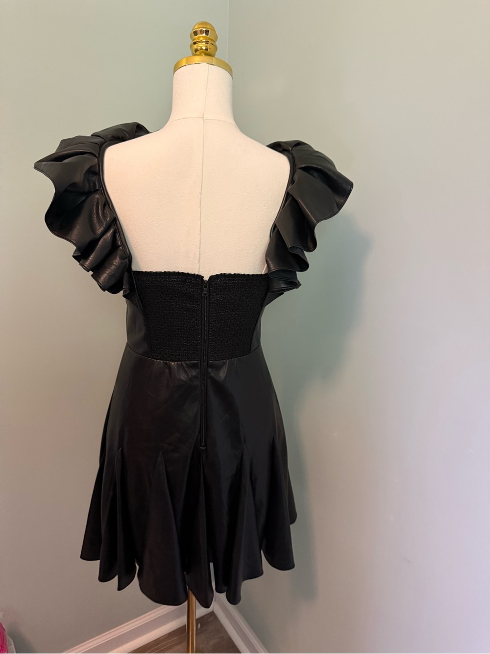 Alice + Olivia Ginny Ruffle Sleeve Vegan Leather Mini Dress Black NWOT Size 6 - Picture 7 of 7